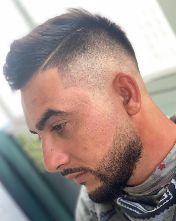 Zona de recepción y espera del local Dennis Imperial Barber